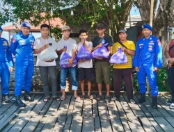 Hari Buruh, Satpolairud Polres Seruyan Salurkan Bansos
