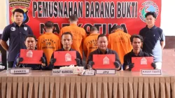 Polres Seruyan Musnahkan 9,64 Gram Barbuk Narkotika Jenis Sabu dari Empat Tersangka 