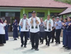 Terus Berupaya Meningkatkan Kualitas Pendidikan, Bupati Barito Utara Serahkan Starlink di Sekolah