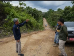 Pastikan Hal Ini, Kadis PUPR Barito Utara Tinjau Jalan Datan–Lampeong